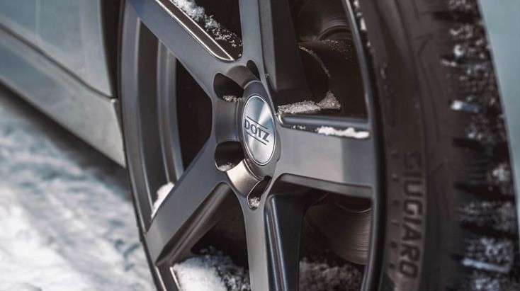 DOTZ CP5 Felgen: Die neuen Alufelgen stehen dem BMW ausgezeichnet. Bei Eis und Schnee sind sie mit Winterreifen der perfekte Begleiter.