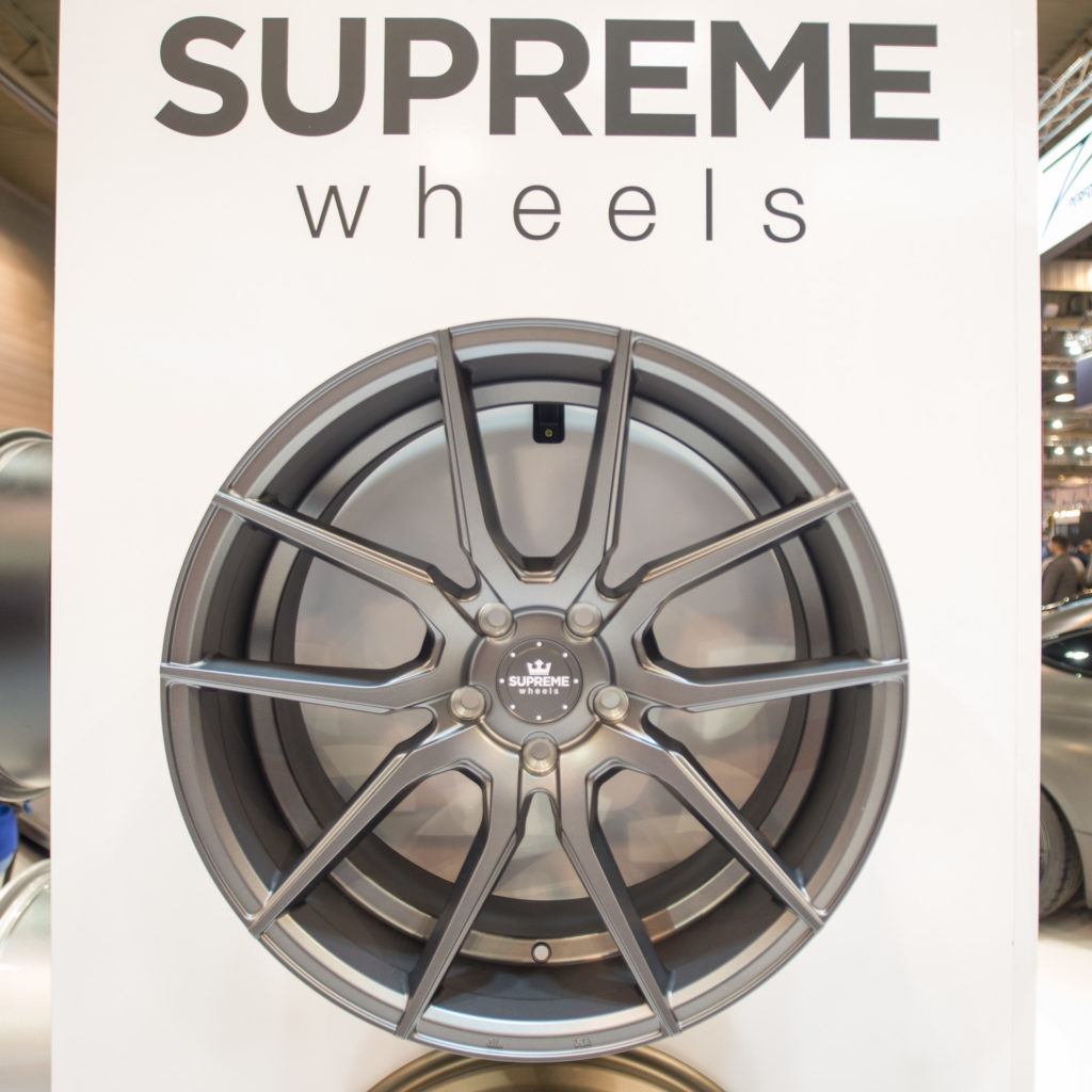 Essen Motor Show 2017 Highlights & Aussteller - Messe Stand mit Supreme Wheels