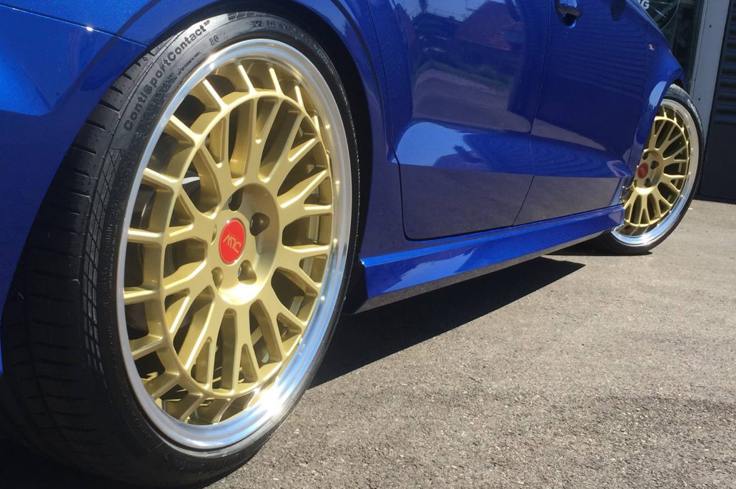 Die DLW UNiT Felgen in Gold mit poliertem Außenbett stehen dem blauen Audi A3 ausgezeichnet!